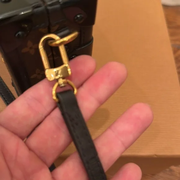 LV HARD TRUNK PETITE MAILE - Picture 4 of 6